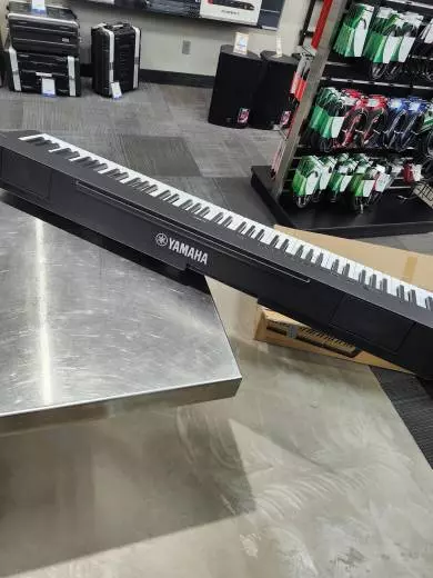 Yamaha - P225 B 2